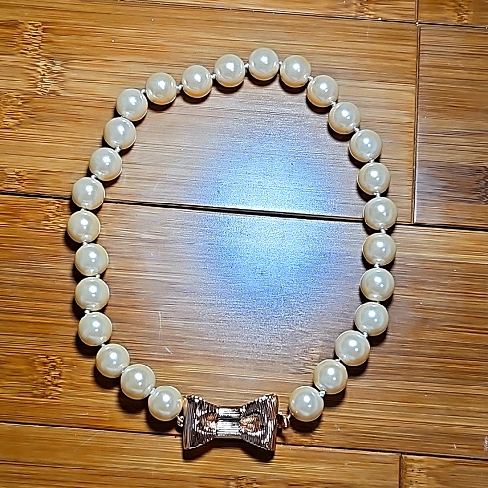 Kate Spade Chunky Pearl Necklace with Bow